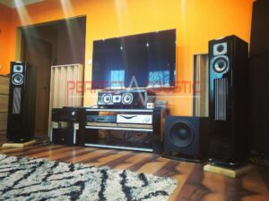 use of acoustic diffusers behind the speakers (4)